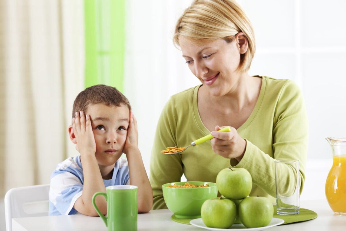 Obiceuri alimentare pe care copiii le preiau de la adulti